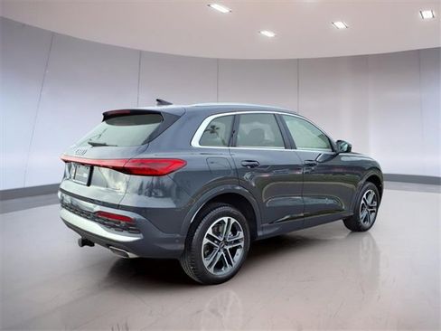 Used 2025 Audi Q5 Premium w/ Convenience Package image 6