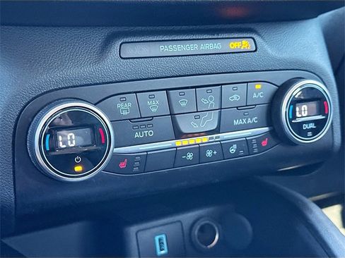 Used 2020 Ford Escape Titanium image 16