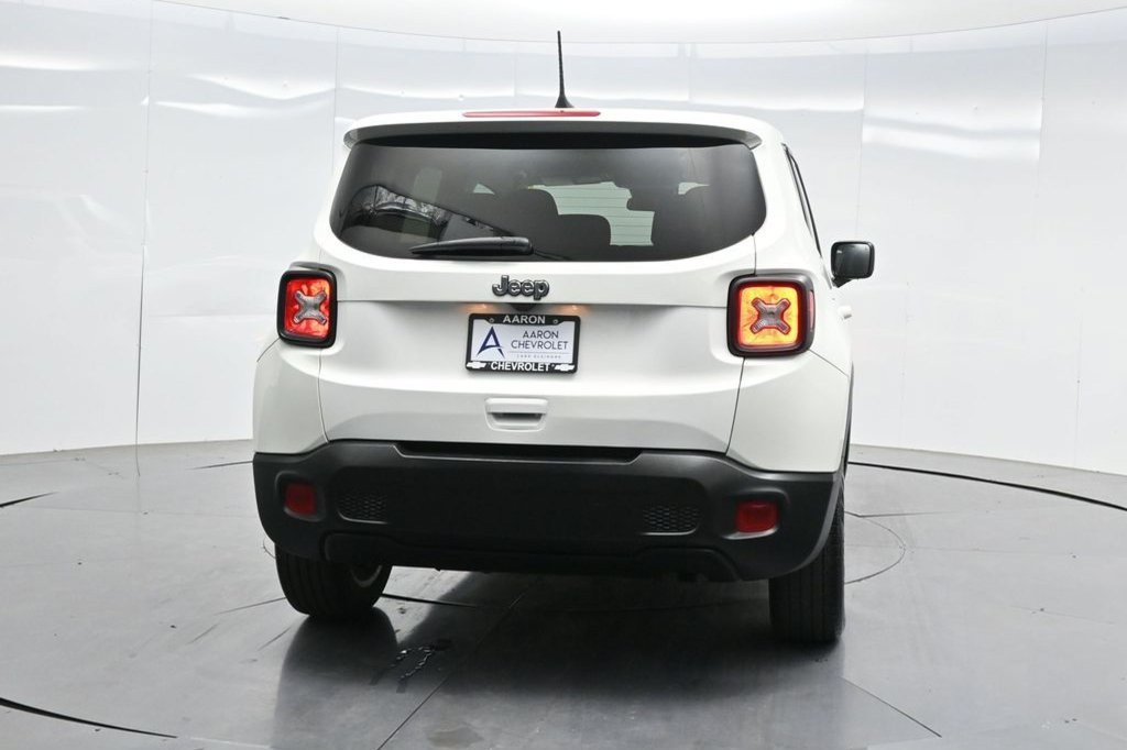 Used 2023 Jeep Renegade Latitude AWD/4WD image 7