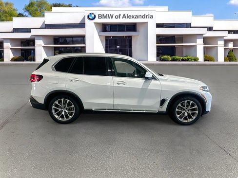Used 2026 BMW X5 xDrive50e w/ Executive Package AWD/4WD image 4