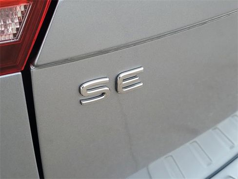 Used 2023 Volkswagen Tiguan SE image 30