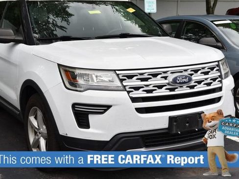 Used 2018 Ford Explorer XLT FWD image 2