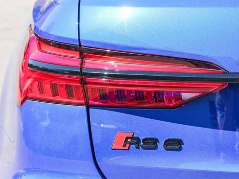 Used 2022 Audi RS 6 w/ Executive Package image 7