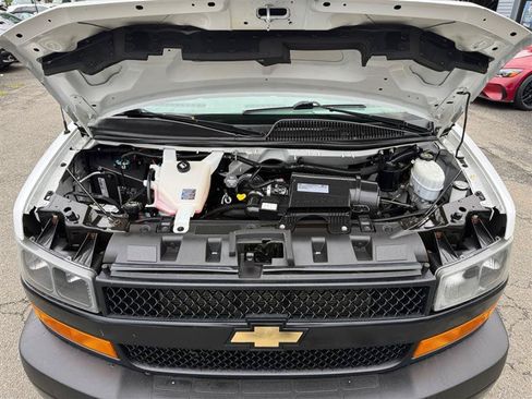 Used 2020 Chevrolet Express 3500 RWD image 24