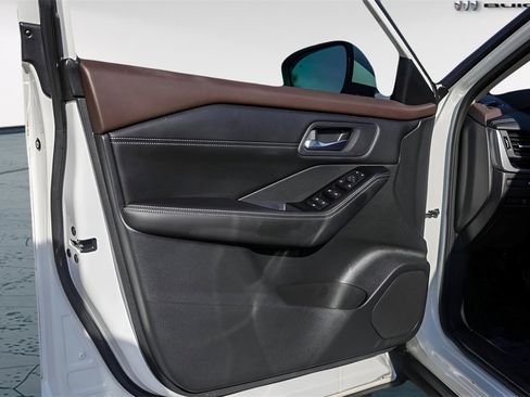 Used 2023 Nissan Rogue SV w/ SV Premium B Package image 27