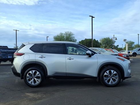 Used 2021 Nissan Rogue SV image 7