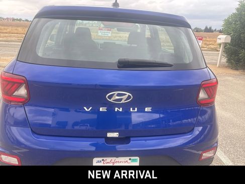 Used 2024 Hyundai Venue SE FWD image 4
