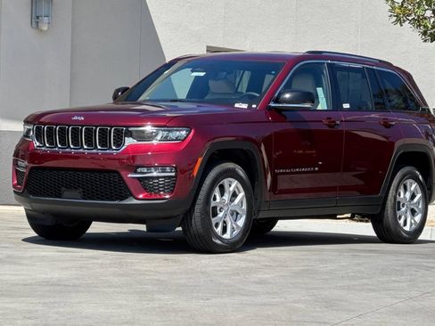Used 2023 Jeep Grand Cherokee Limited AWD/4WD image 10