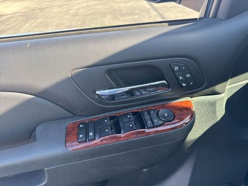 Used 2013 Chevrolet Avalanche LTZ AWD/4WD image 9