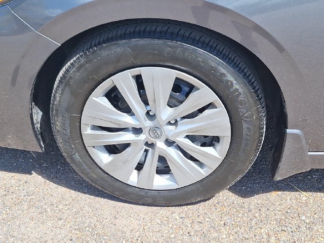 Certified 2025 Nissan Sentra S FWD image 16