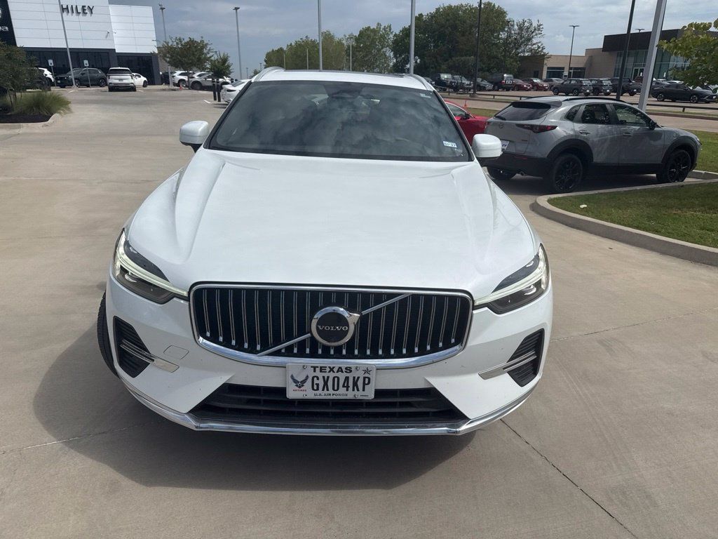 Used 2023 Volvo XC60 B5 Plus AWD/4WD image 2