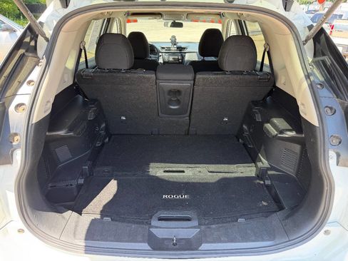 Used 2017 Nissan Rogue SV AWD/4WD image 13