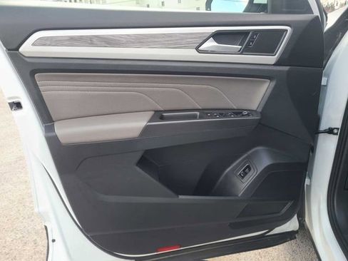 Used 2023 Volkswagen Atlas Cross Sport SE AWD/4WD image 17
