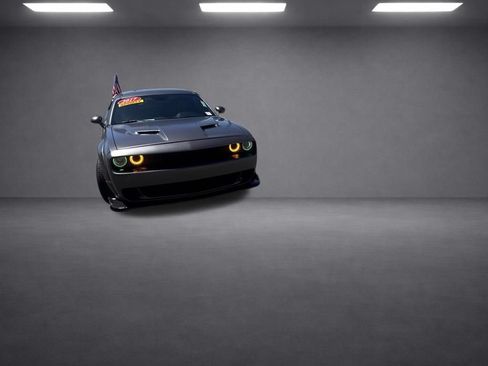 Used 2017 Dodge Challenger R/T RWD image 33