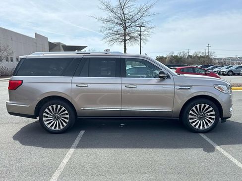 Used 2018 Lincoln Navigator L Reserve w/ Technology Package image 2