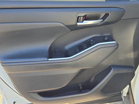 Used 2021 Toyota Highlander XLE image 21