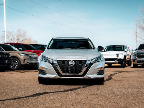 Used 2019 Nissan Altima 2.5 SR w/ SR Premium Package image 2