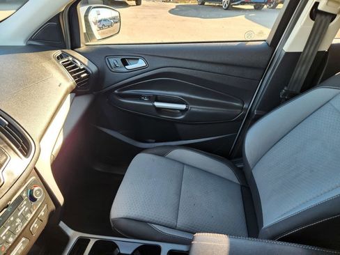 Used 2018 Ford Escape SE w/ Ford Safe & Smart Package image 16