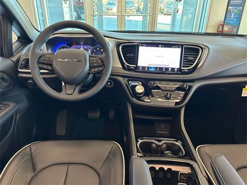 New 2026 Chrysler Pacifica Limited w/ S Appearance Package image 9