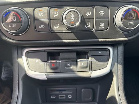 Used 2023 GMC Terrain SLT w/ Tech Package image 15