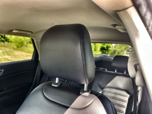 Used 2020 Ford Edge SEL AWD/4WD image 25