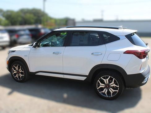 Certified 2023 Kia Seltos SX w/ SX Sunroof Package AWD/4WD image 12