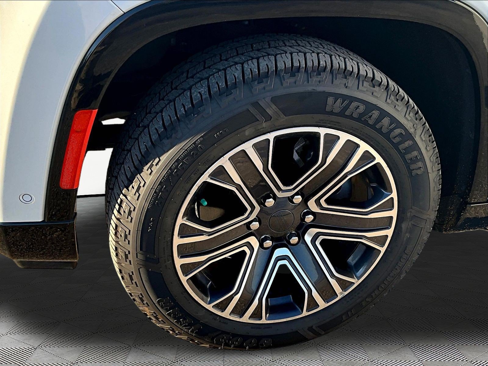 Used 2024 Jeep Wagoneer Series II AWD/4WD image 35