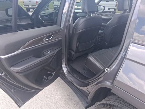 Used 2023 Jeep Grand Cherokee Limited AWD/4WD image 23