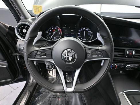 Used 2018 Alfa Romeo Giulia AWD image 27