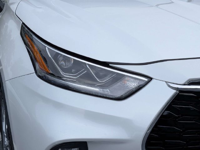 Used 2024 Toyota Highlander Limited FWD image 9
