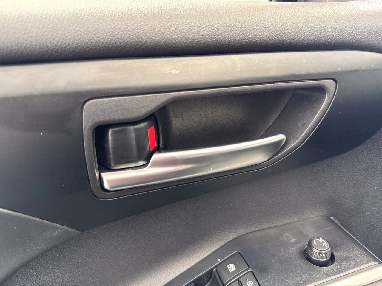 Used 2025 Toyota Highlander XLE AWD/4WD image 38