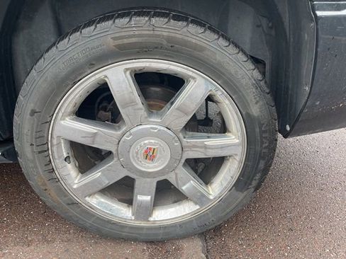 Used 2010 Cadillac Escalade Premium AWD/4WD image 19