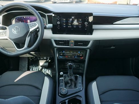 New 2025 Volkswagen Taos SEL image 9