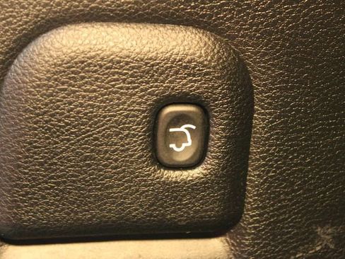 Used 2020 Jeep Grand Cherokee Limited w/ Luxury Group II image 18