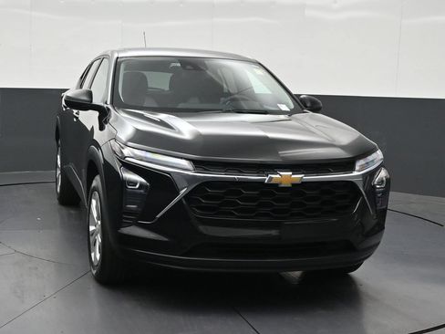 Used 2024 Chevrolet Trax LS FWD image 8