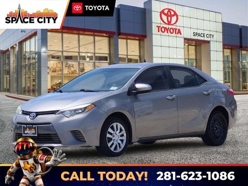 Used 2016 Toyota Corolla LE FWD image 1