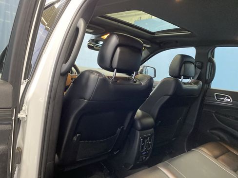 Certified 2022 Jeep Grand Cherokee Limited image 32