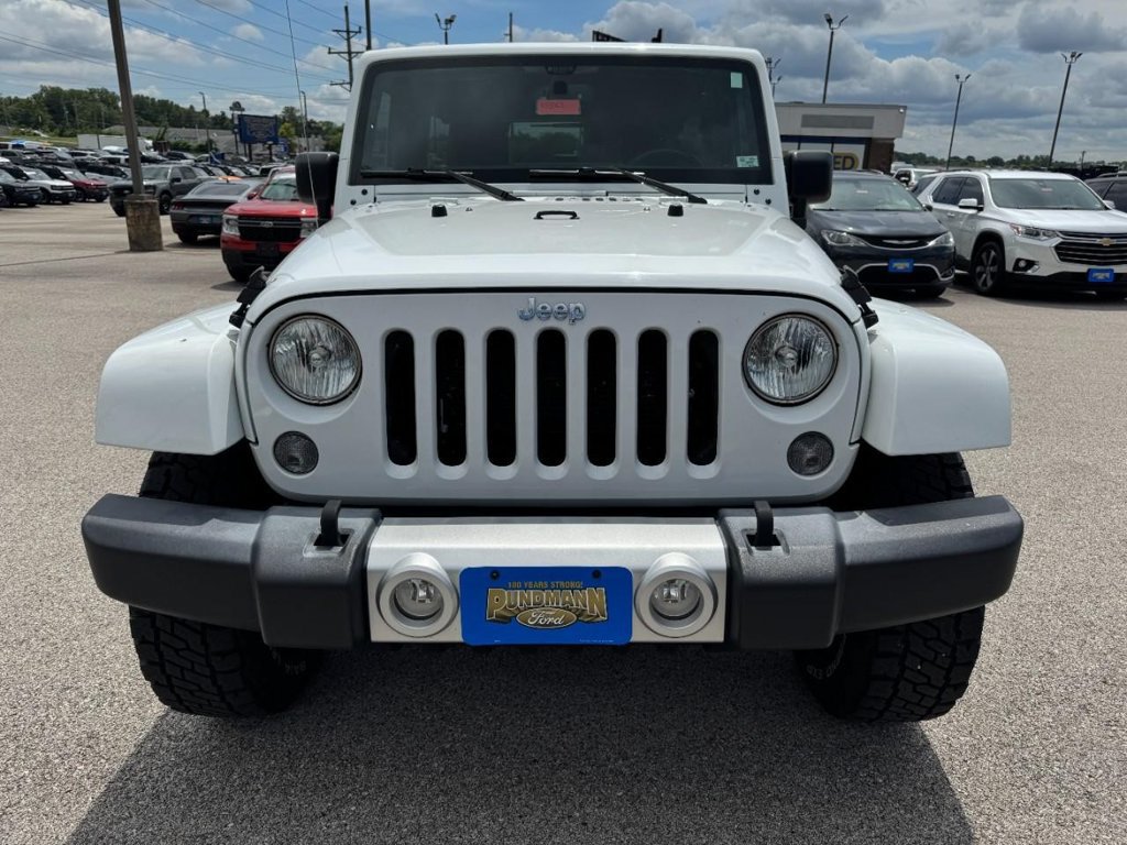 Used 2015 Jeep Wrangler Unlimited Sahara AWD/4WD image 9