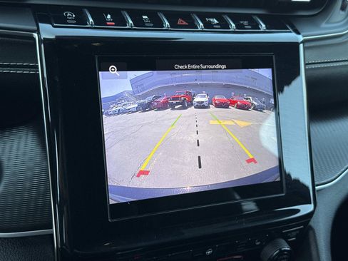Used 2023 Jeep Grand Cherokee Altitude AWD/4WD image 18