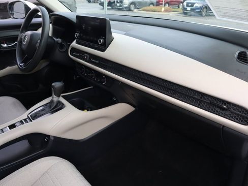 Used 2025 Honda HR-V LX image 27