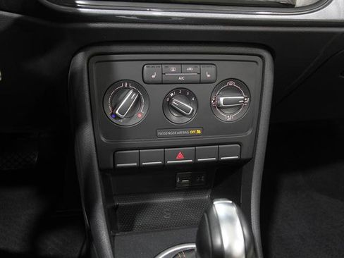 Used 2017 Volkswagen Beetle 1.8T Classic image 14