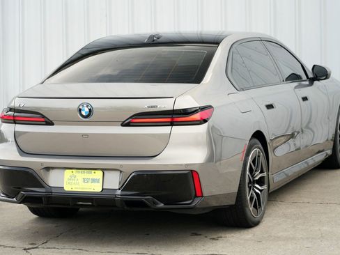 Used 2023 BMW i7 xDrive60 image 64