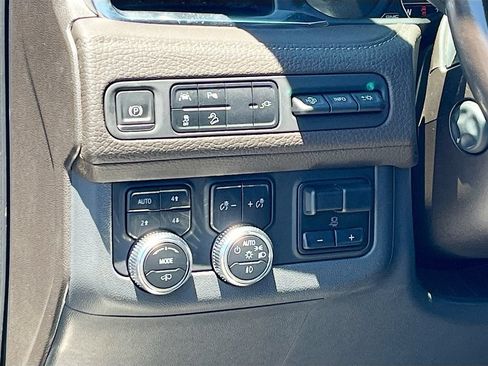 Used 2021 GMC Yukon Denali w/ Denali Ultimate Package AWD/4WD image 10
