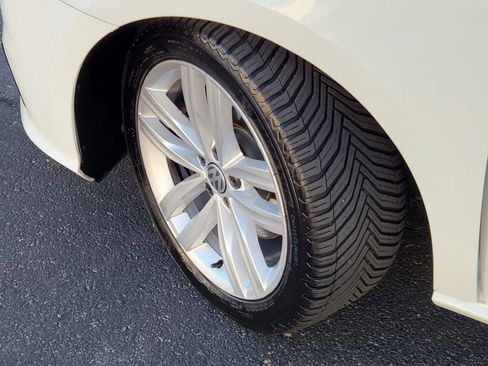 Used 2018 Volkswagen Passat 2.0T SE FWD image 6