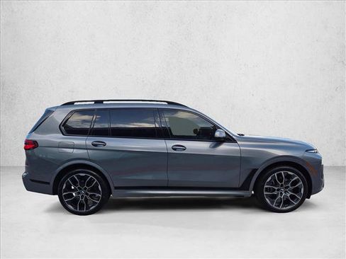 Used 2024 BMW X7 xDrive40i w/ M Sport Package AWD/4WD image 4