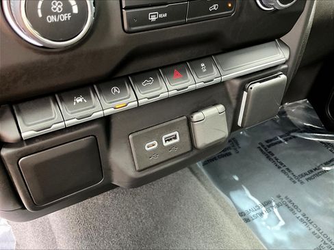 Used 2022 Chevrolet Silverado 1500 Custom AWD/4WD image 17