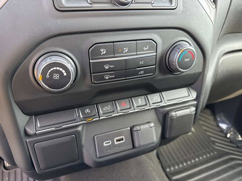 Used 2022 Chevrolet Silverado 1500 Custom image 25