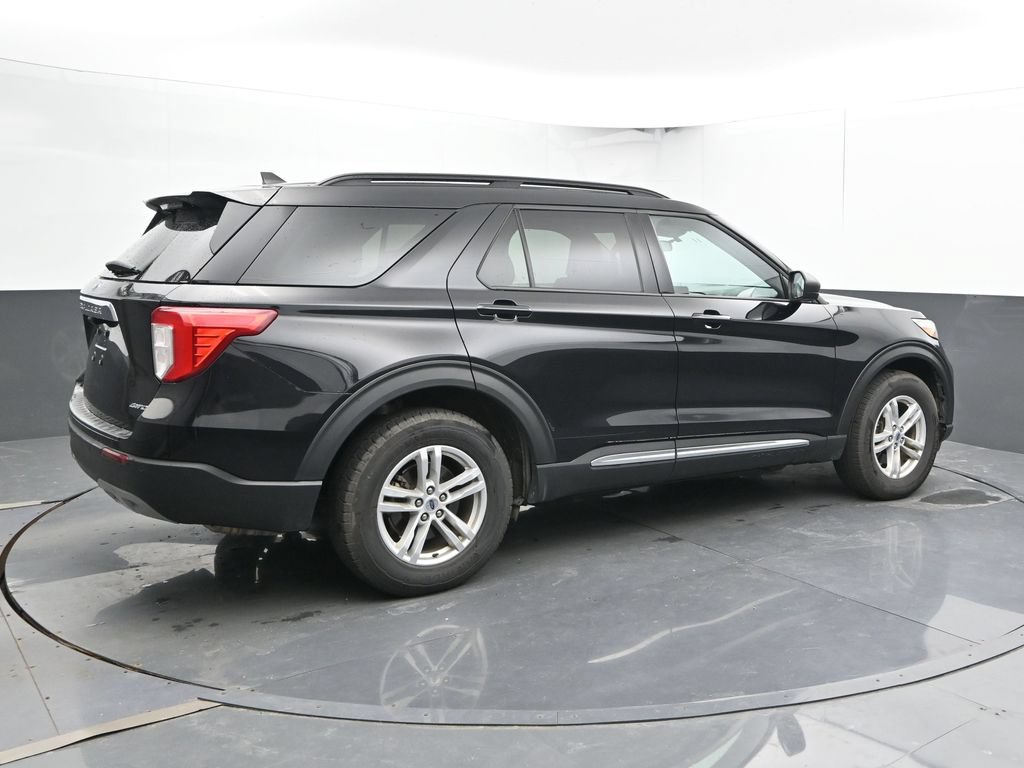 Used 2024 Ford Explorer XLT w/ Equipment Group 202A AWD/4WD image 2