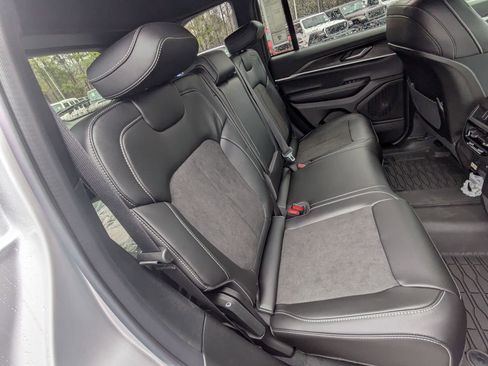 New 2026 Jeep Grand Cherokee Altitude AWD/4WD image 25