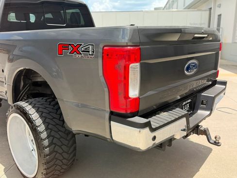 Used 2017 Ford F250 Lariat w/ Lariat Ultimate Package AWD/4WD image 16
